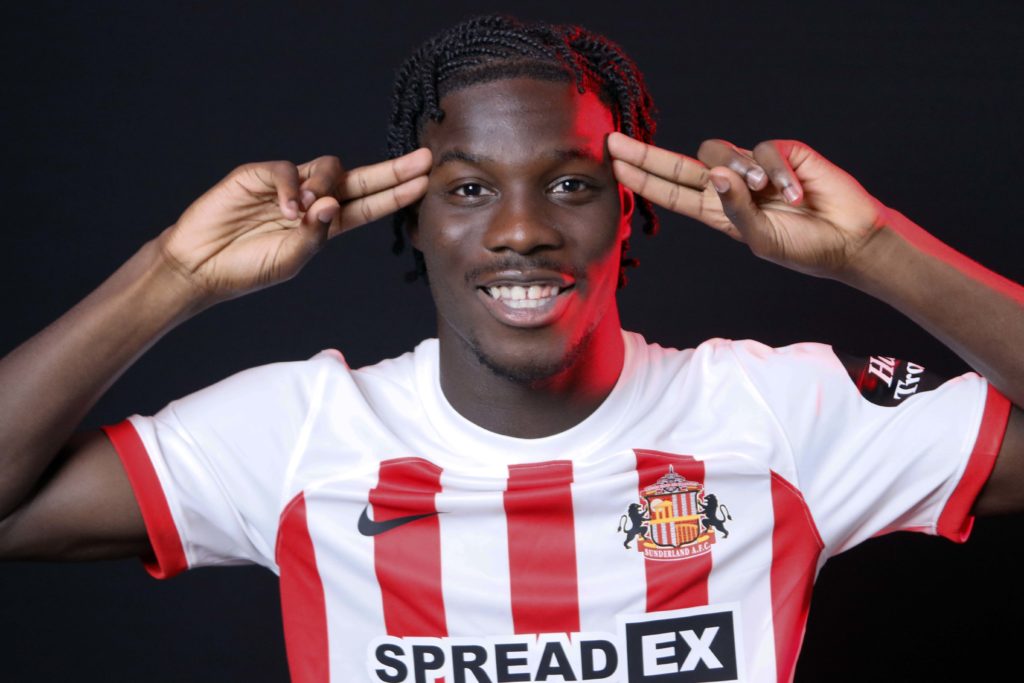 Sunderland Unveil New Signing Eliezer Mayenda