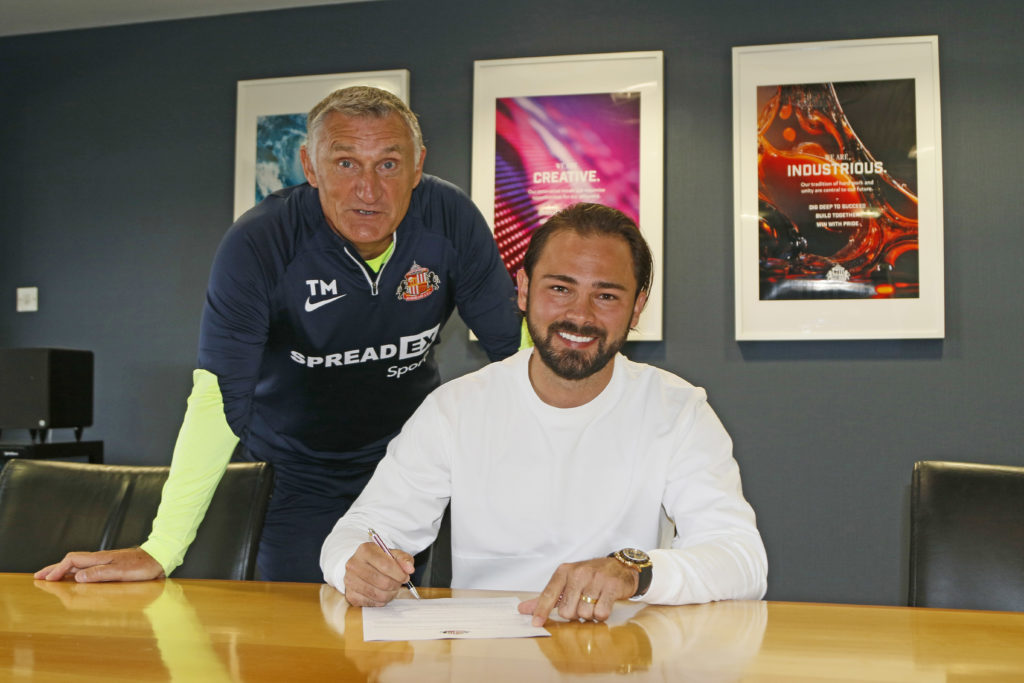 Sunderland Unveil New Signing Bradley Dack