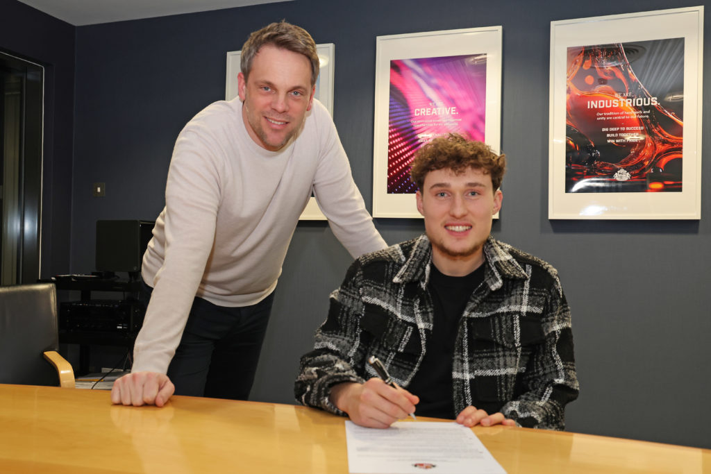 Sunderland Unveil New Signing Callum Styles