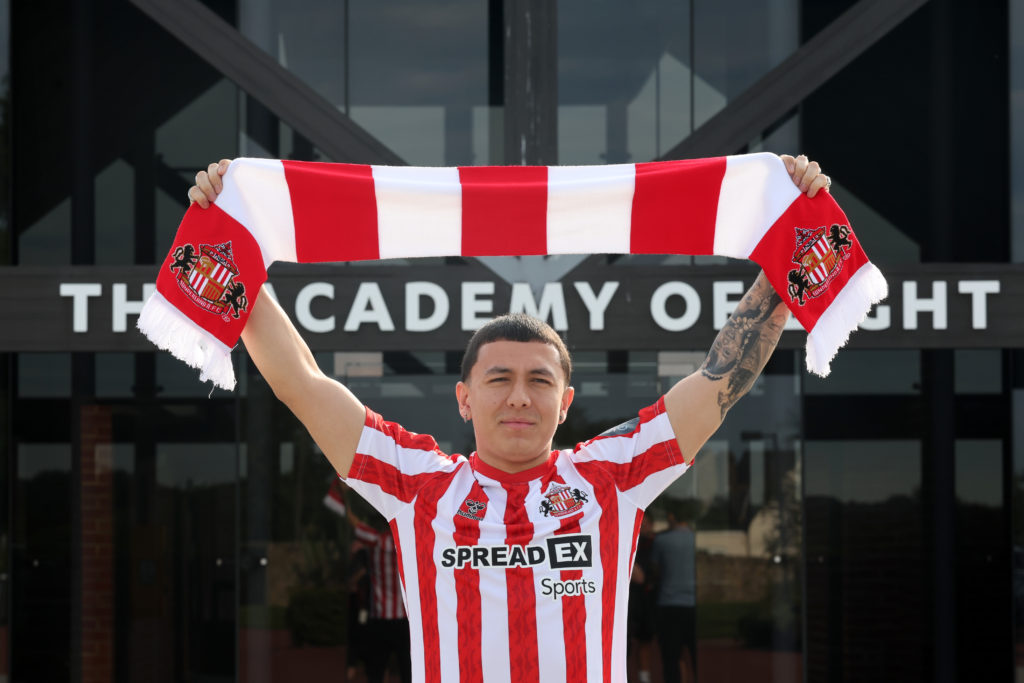 Sunderland Unveil New Signing Ian Poveda