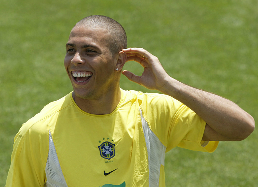 WC2002-BRA-TRAINING-RONALDO