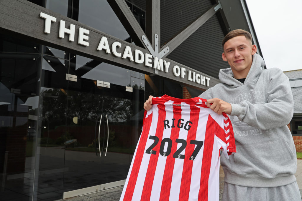 Chris Rigg Signs His First Professional Contract at Sunderland