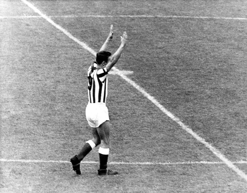 Brian Clough in action for Sunderland