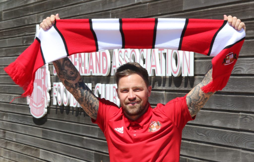 Sunderland Unveil New Signing Chris Maguire
